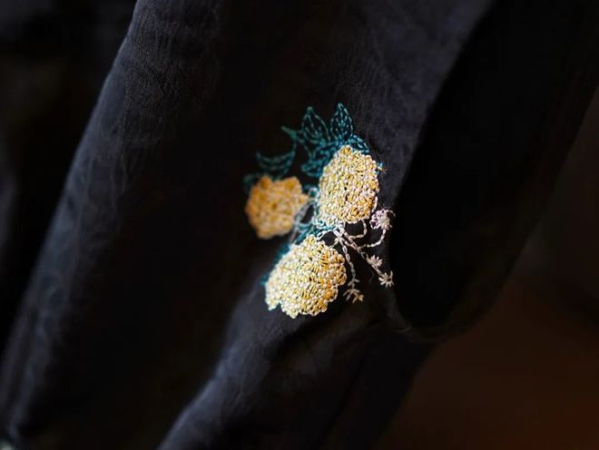 香云纱爆火的背后：非遗如何融入当代生活美学？